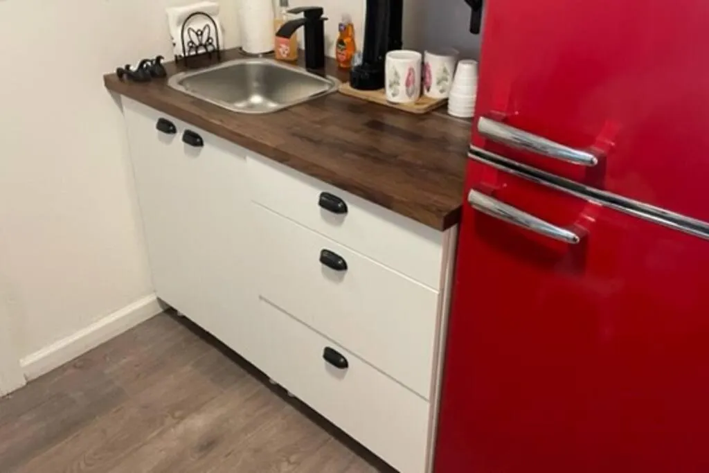 Lovely Studio Apartment With Kitchenette. Tampa